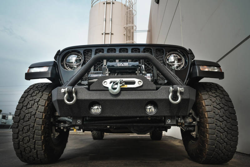 DV8 Offroad 07-18 Jeep Wrangler JK/JL FS-15 Steel Stubby Front Bumper w/ Fog Lights